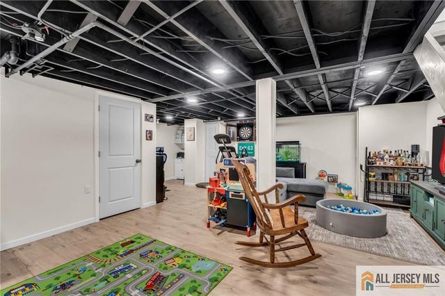 25 Woodview Avenue, Fords, NJ 08863