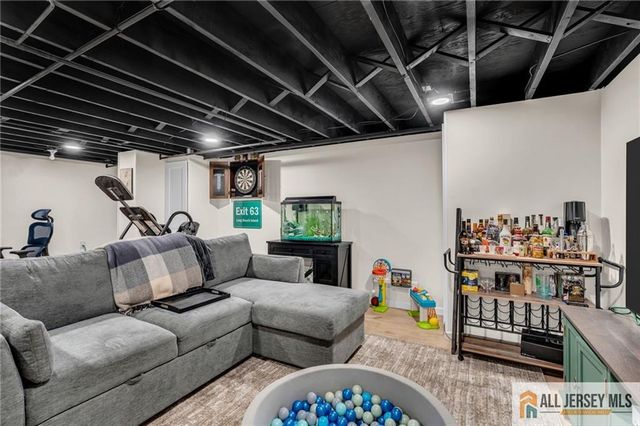 25 Woodview Avenue, Fords, NJ 08863