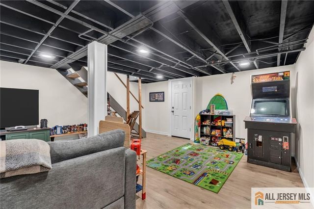 25 Woodview Avenue, Fords, NJ 08863