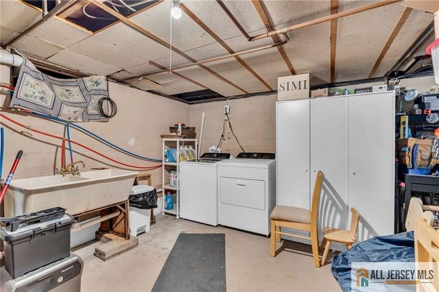 25 Woodview Avenue, Fords, NJ 08863