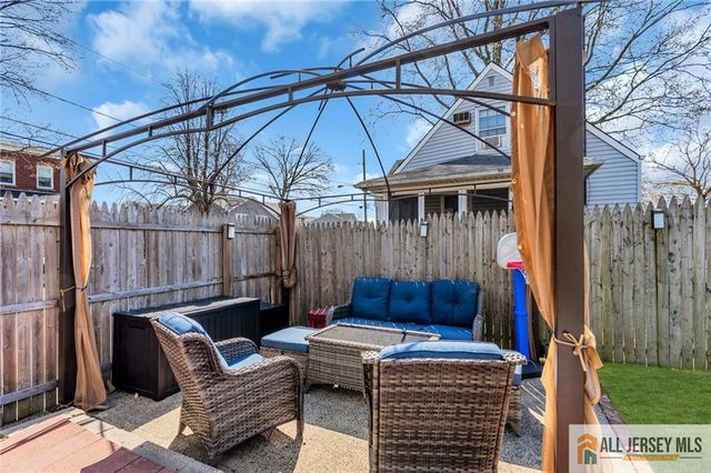 25 Woodview Avenue, Fords, NJ 08863