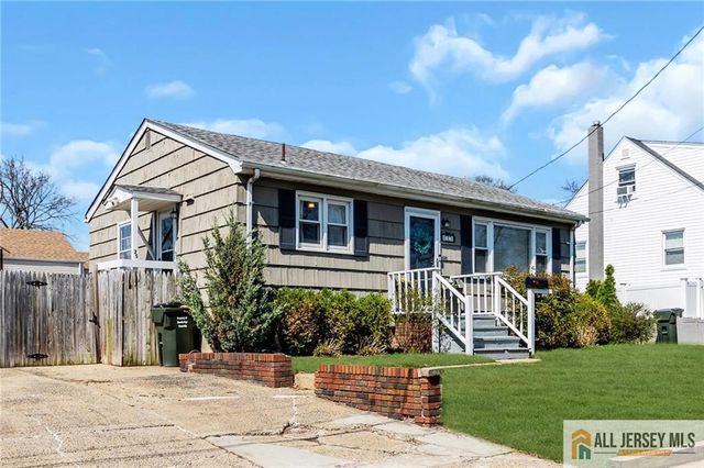 25 Woodview Avenue, Fords, NJ 08863