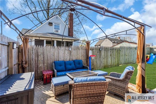 25 Woodview Avenue, Fords, NJ 08863