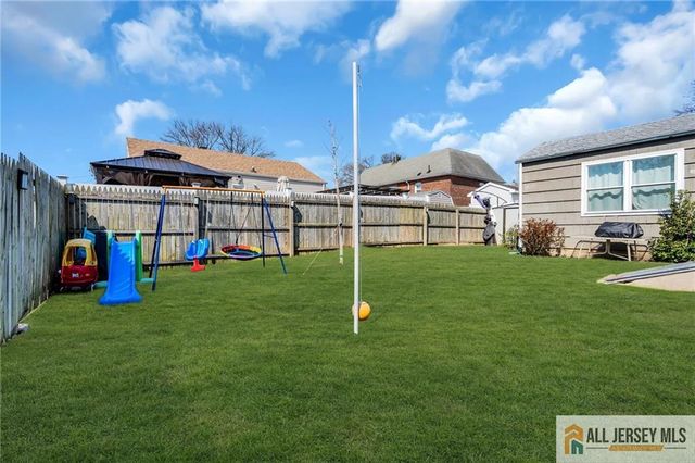 25 Woodview Avenue, Fords, NJ 08863