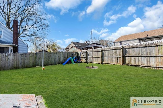 25 Woodview Avenue, Fords, NJ 08863