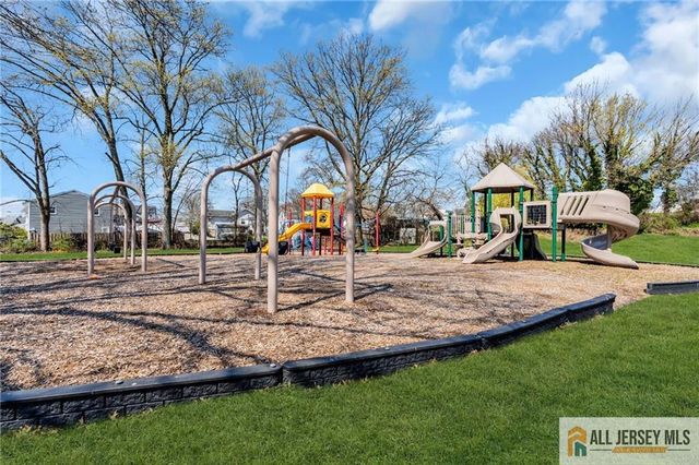 25 Woodview Avenue, Fords, NJ 08863