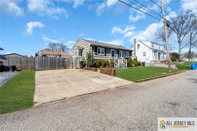 25 Woodview Avenue, Fords, NJ 08863