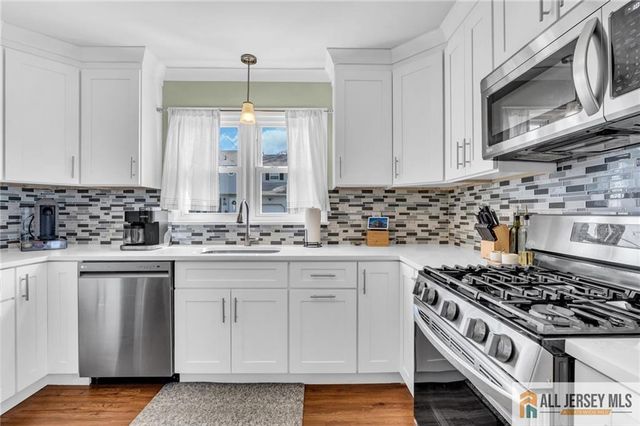 25 Woodview Avenue, Fords, NJ 08863