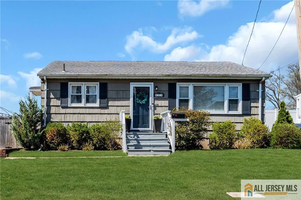 25 Woodview Avenue, Fords, NJ 08863