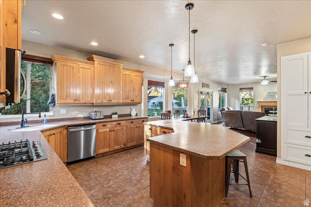 3376 W WATER CRESCENT PL, South Jordan, UT 84095