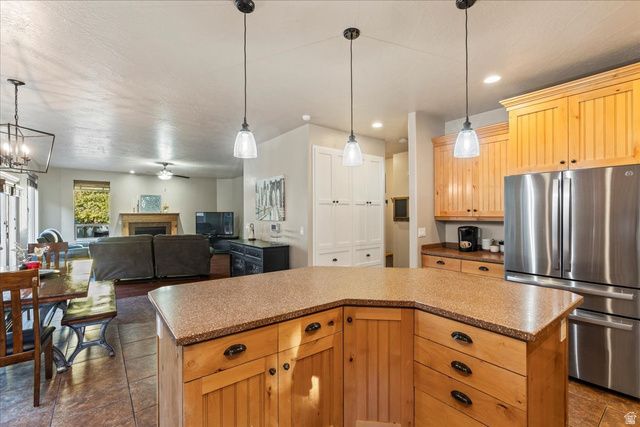 3376 W WATER CRESCENT PL, South Jordan, UT 84095