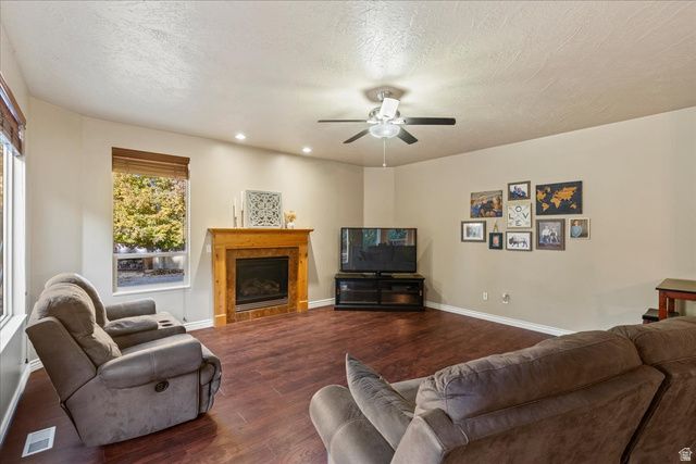 3376 W WATER CRESCENT PL, South Jordan, UT 84095