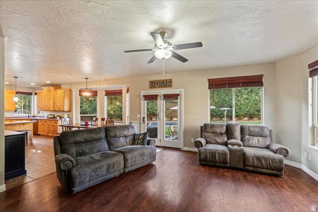 3376 W WATER CRESCENT PL, South Jordan, UT 84095