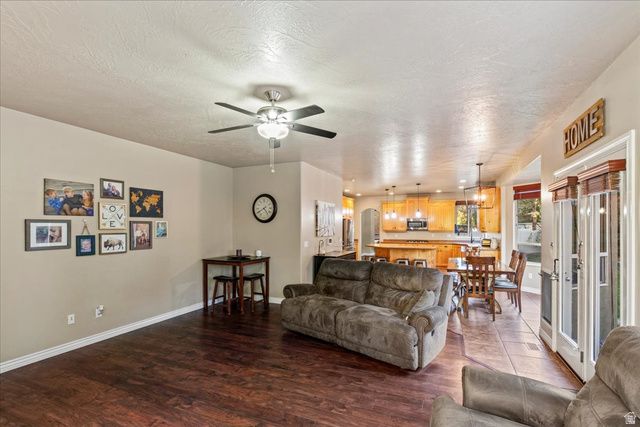 3376 W WATER CRESCENT PL, South Jordan, UT 84095