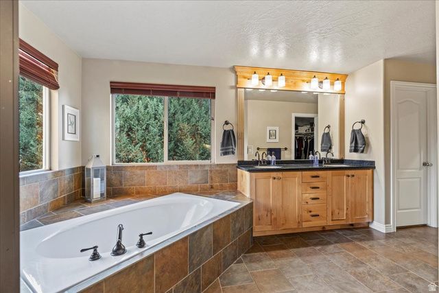 3376 W WATER CRESCENT PL, South Jordan, UT 84095