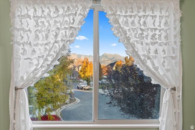 3376 W WATER CRESCENT PL, South Jordan, UT 84095