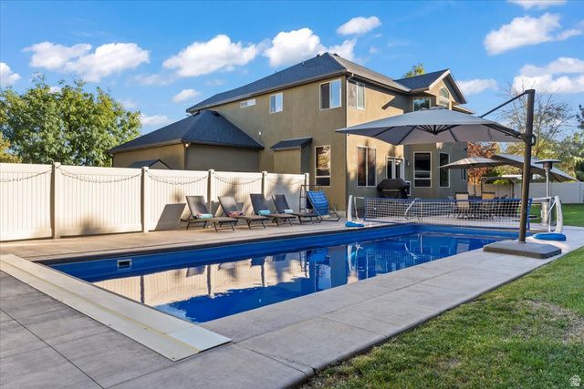 3376 W WATER CRESCENT PL, South Jordan, UT 84095