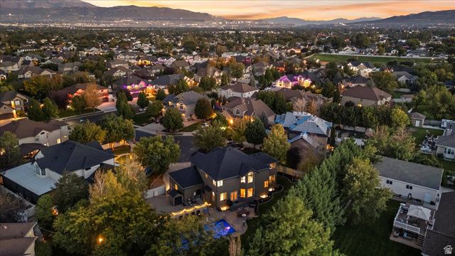 3376 W WATER CRESCENT PL, South Jordan, UT 84095