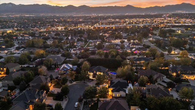 3376 W WATER CRESCENT PL, South Jordan, UT 84095