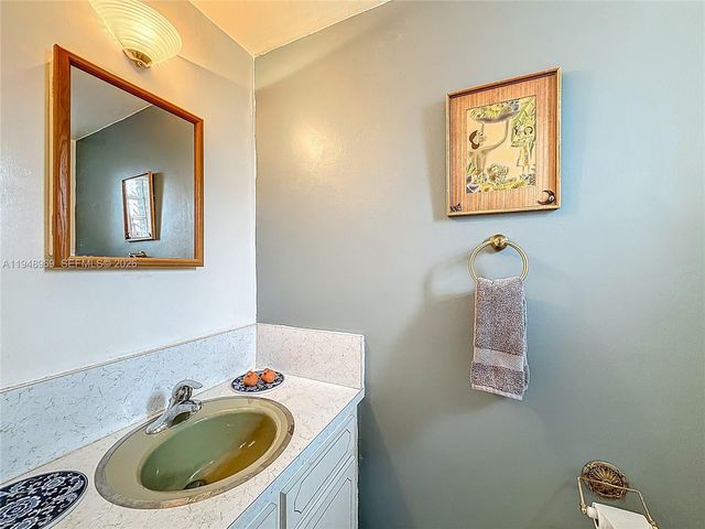 2205 NE 123rd St 2205, North Miami, FL 33181