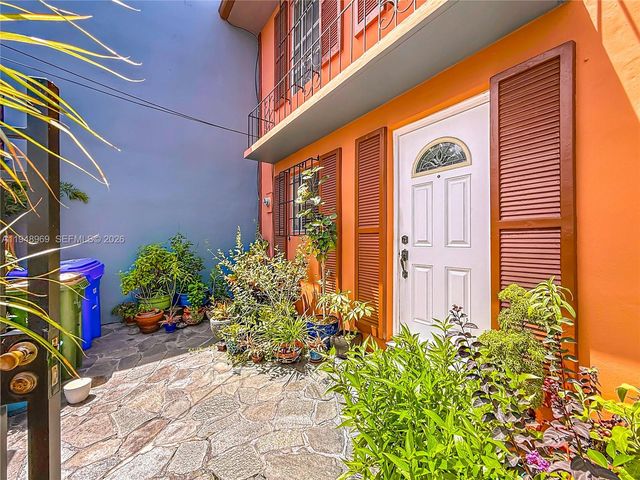 2205 NE 123rd St 2205, North Miami, FL 33181