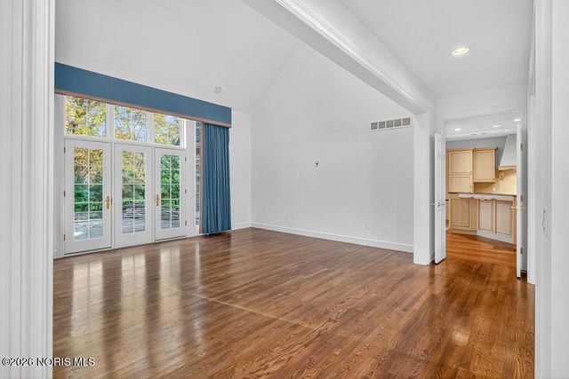 15 Stableside Road, Ottawa Hills, OH 43615