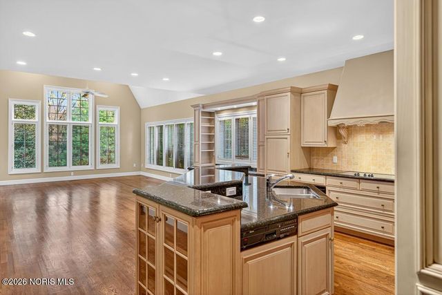 15 Stableside Road, Ottawa Hills, OH 43615