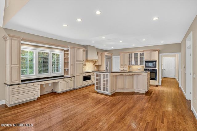 15 Stableside Road, Ottawa Hills, OH 43615