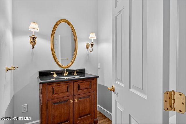 15 Stableside Road, Ottawa Hills, OH 43615