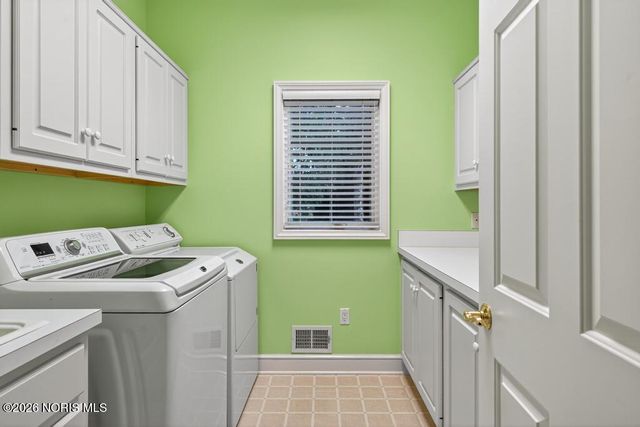 15 Stableside Road, Ottawa Hills, OH 43615