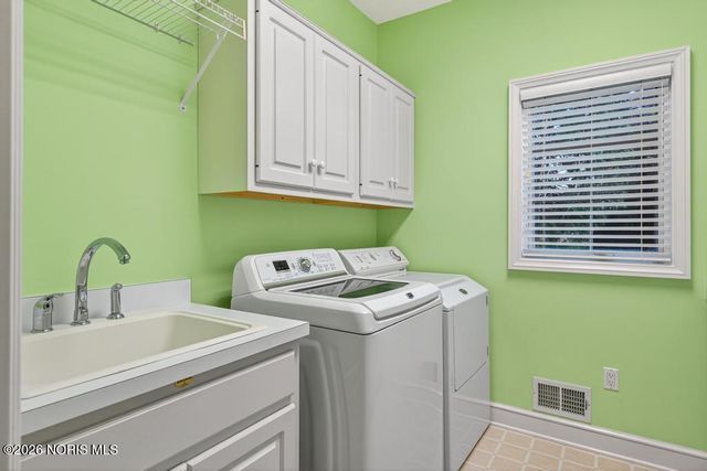 15 Stableside Road, Ottawa Hills, OH 43615