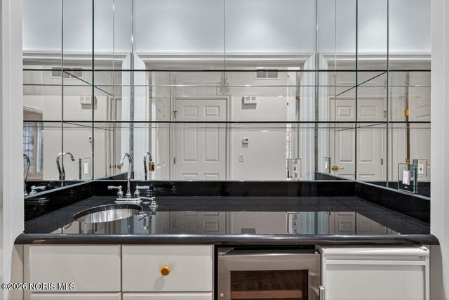 15 Stableside Road, Ottawa Hills, OH 43615