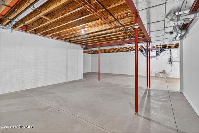 15 Stableside Road, Ottawa Hills, OH 43615