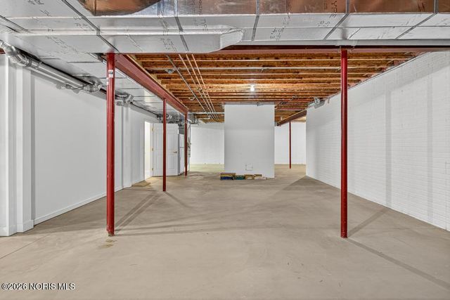 15 Stableside Road, Ottawa Hills, OH 43615