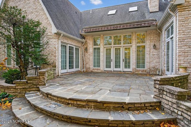 15 Stableside Road, Ottawa Hills, OH 43615