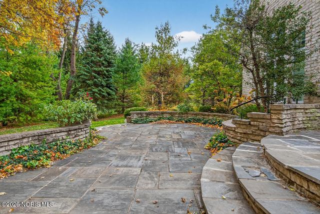 15 Stableside Road, Ottawa Hills, OH 43615