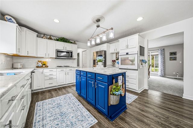 10830 Lakebrook Drive, Kirtland, OH 44094