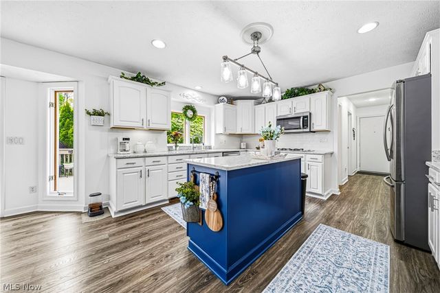 10830 Lakebrook Drive, Kirtland, OH 44094