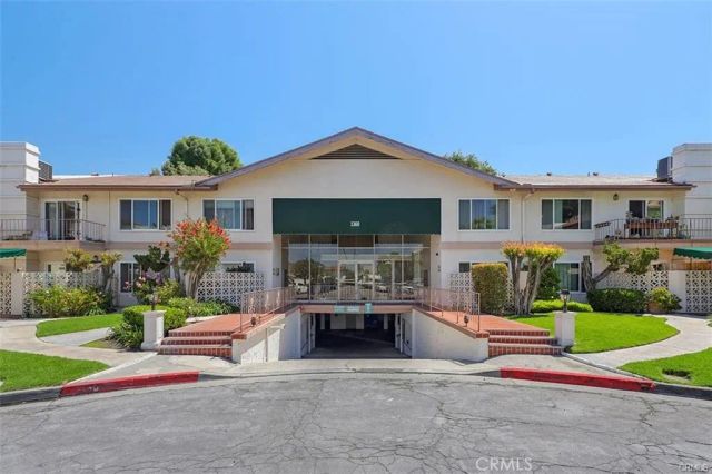 1360 Shadow Lane G, Fullerton, CA 92831