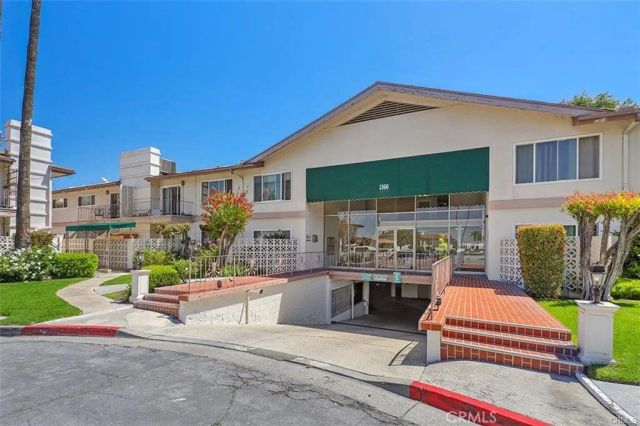 1360 Shadow Lane G, Fullerton, CA 92831