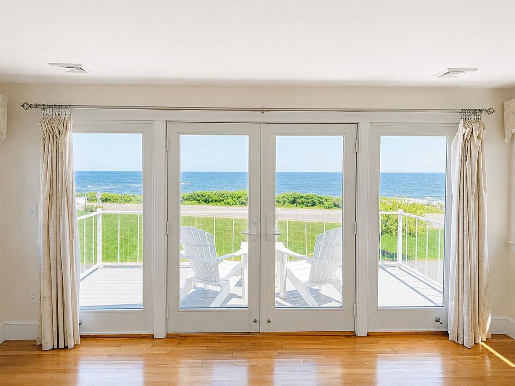 Image 11 of property listing at 1381 Ocean Blvd Unit 17, Rye, NH 03870