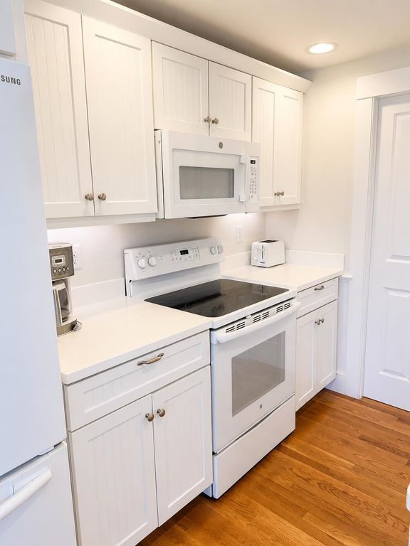 Image 6 of property listing at 1381 Ocean Blvd Unit 17, Rye, NH 03870