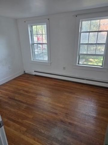 49 Central 1, Holliston, MA 01746