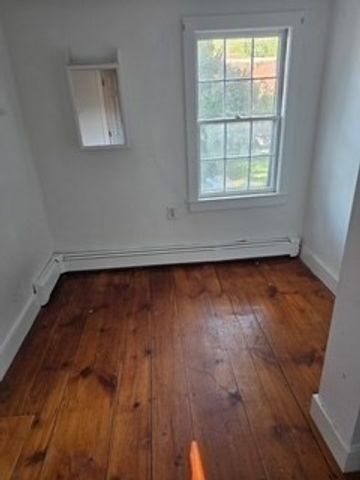 49 Central 1, Holliston, MA 01746