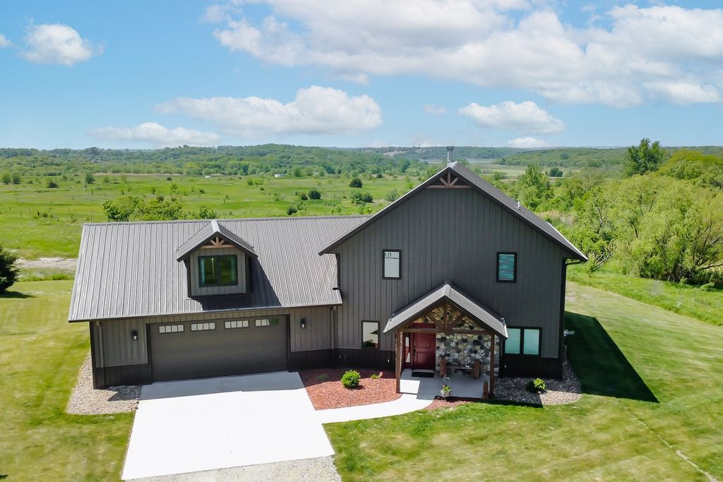 1748 Jesup Drive, Knoxville, IA 50138