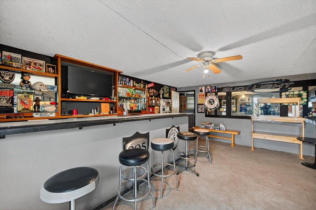 Image 10 of property listing at 630 S Fruit Avenue, Fresno, CA 93706