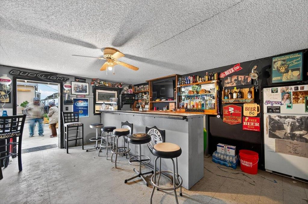 Image 11 of property listing at 630 S Fruit Avenue, Fresno, CA 93706