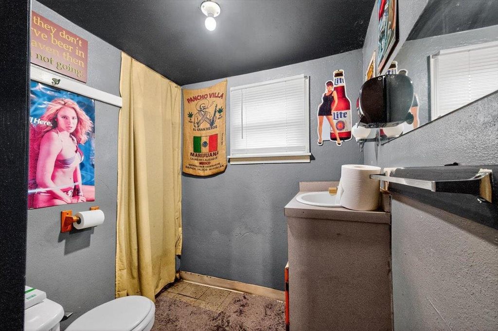 Image 12 of property listing at 630 S Fruit Avenue, Fresno, CA 93706