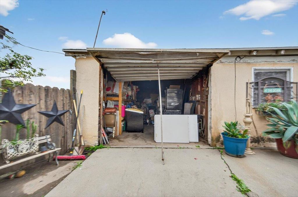 Image 15 of property listing at 630 S Fruit Avenue, Fresno, CA 93706
