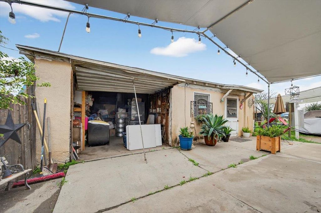 Image 16 of property listing at 630 S Fruit Avenue, Fresno, CA 93706